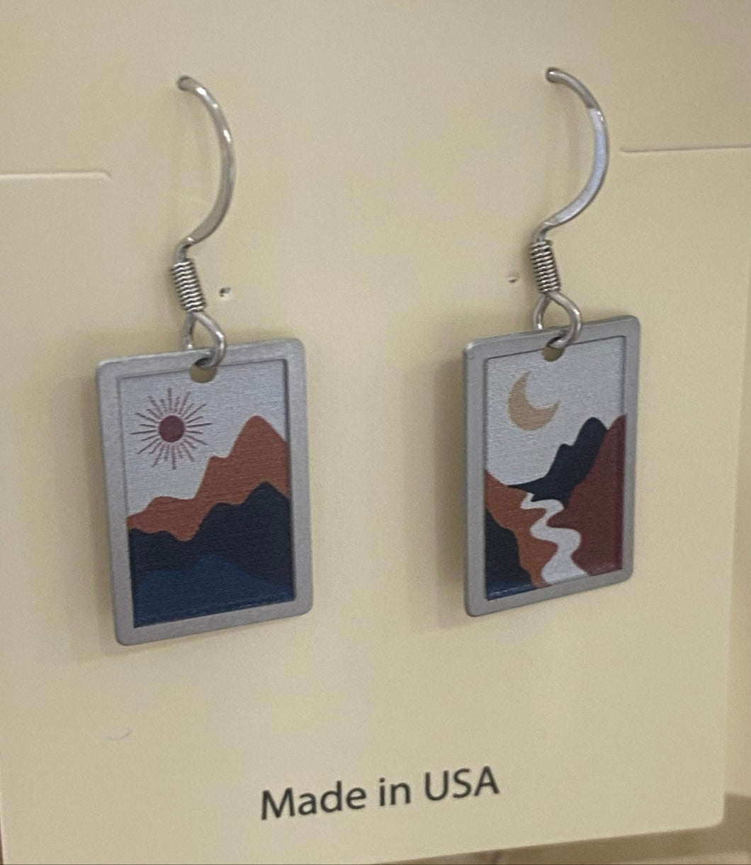 Mismatched Mnt Stream Earring